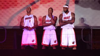 九游官方平台-韦德：热火三巨头成立第一年遭人恨 虽然门票大卖但总被骂脏话