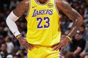 苏群：詹姆斯个人目标和湖人有着根本冲突 现在和未来无法兼顾